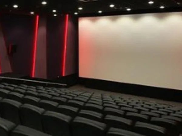 浙江一电影院发生事故,63人送医,造成此起事故的原因是什么?