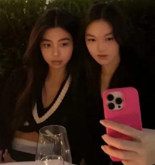 李亚鹏女儿李嫣近况曝光,穿露脐装身材如模特,气质更偏像谁多一些?