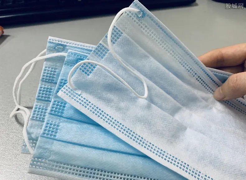 车内自我隔离的好邻居出院了 来看事件后续消息！