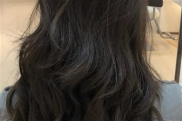 2020最火的头发染色:黑紫色上榜,第一火爆全网