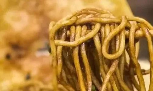 热干面必须放芝麻酱吗？一碗热干面需要放多少芝麻酱？