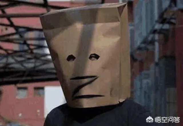 如何看待小智回应“给王思聪跪下一个小时”的传言，并且直播间爆粗口怒喷王思聪？