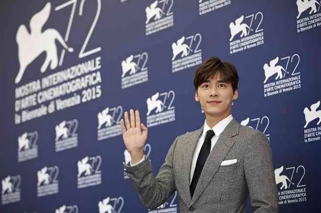 如何看待李易峰捐生日收入给“春蕾计划”？