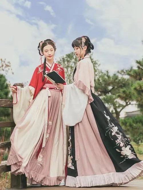 汉服市场爆发，为什么现在的年轻人都喜欢汉服？