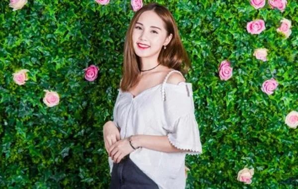 梁少 捡个校花做老婆