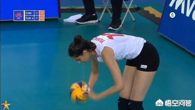 中国女排3-0横扫排行榜第一的土耳其队，对这场比赛有何评述？