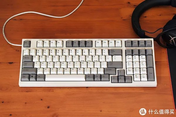 新年新面貌 — 更新布置下电脑桌面上的那些相关设备