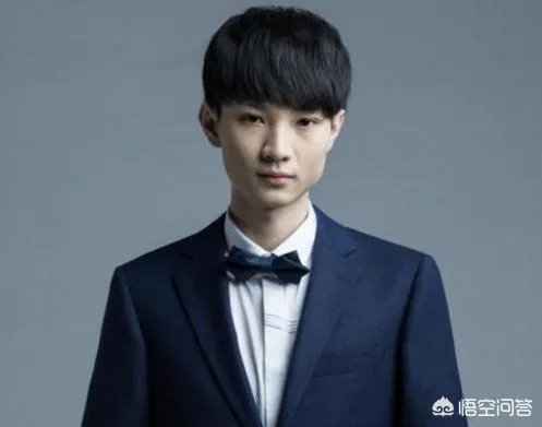 LOL：V5战队国服第一拿出劫，全场毫无作用躺赢队友遭到解说调侃，如何评价？