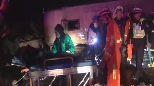 福银高速发生翻车事故是怎么回事？