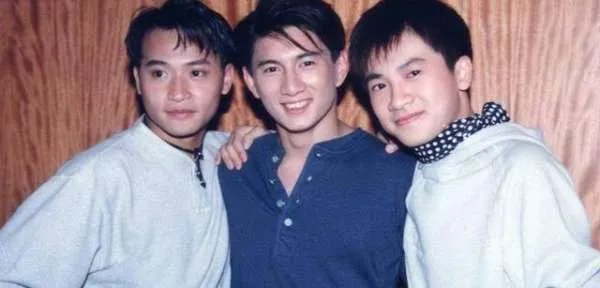 小虎队出道31年再次同框引发青春回忆杀，他们的哪些歌曲是你的童年回忆？