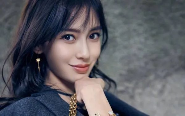 angelababy在ins配图，你觉得有什么深意吗？