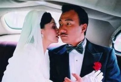 胡军刘嘉玲绯闻哪一年酒店开房真相揭秘 刘嘉玲被胡军抱起图