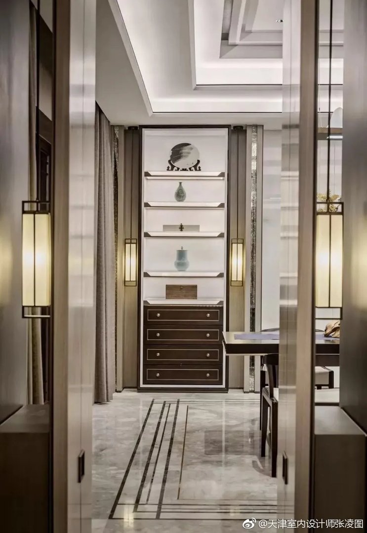 “留连戏蝶时时舞，自在娇莺恰恰啼。“唐朝诗人杜甫一首《江畔独...