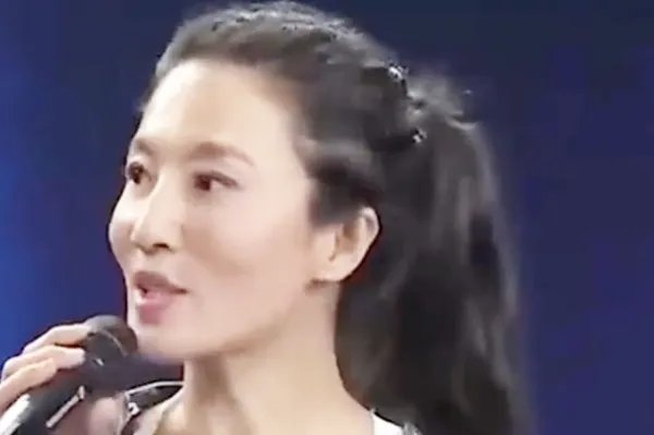 春节派对冯小刚让苗苗跳舞，陈道明为什么要爆粗口阻止？