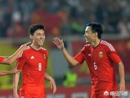 国足战威尔士，鲁能后卫郑铮力压李学鹏首发，你觉得在里皮心中谁才是中国第一左后卫？