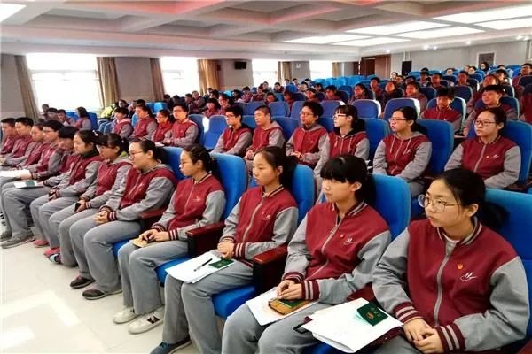 曾经的“超级中学”黄冈中学闻名全国，究竟是何原因导致跌下神坛？