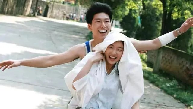 窦骁和奚梦瑶，绯闻男女变成了姐夫和弟妹尴不尴尬？