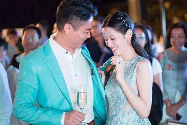 章泽天27岁庆生照引热议，她是如何一步步走到今天的？