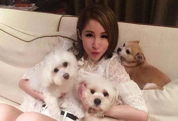 你知道萧亚轩的快乐是什么梗吗？