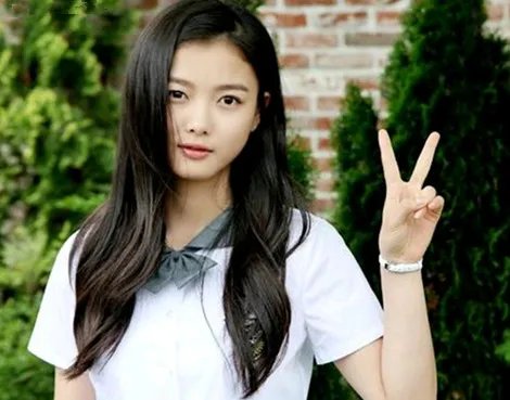 金有贞吻戏大盘点 早熟程度不亚欧美娃