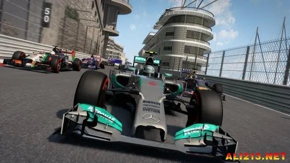 夜战新加坡！《F1 2014》新赛道演示及截图放出