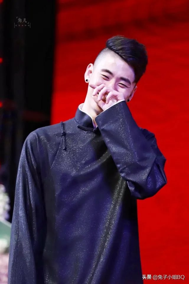 张云雷理发店开业遭女粉疯狂围堵，开业被迫取消。你怎么看？