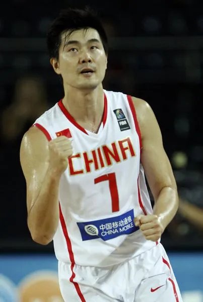 王仕鹏广东年薪是多少 王仕鹏老婆李跑家庭背景