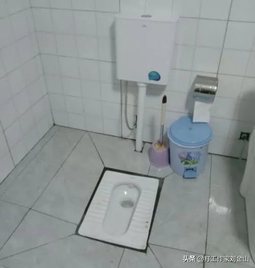 农村改厕是一个旱厕蹲便器能直接在上面安装个坐便器吗？为什么？