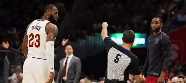 为什么会连续两天詹姆斯和浓眉哥被吹而两次t驱逐？