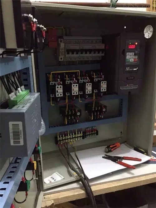 恒压供水控制器怎么调