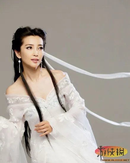 李冰冰代言造型神似小龙女 网友称完爆陈妍希