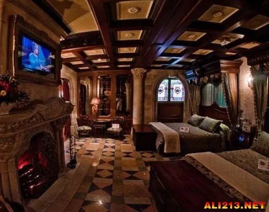 鬼屋里真有死人？美国迪士尼乐园不为人知的10个秘密