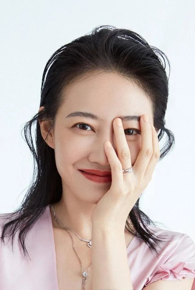 谭卓个人 资料图片？