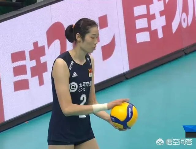 女排战胜荷兰获九连胜，但为何比赛中朱婷怒吼队友，赛后全队没有庆祝，当时发生了什么？