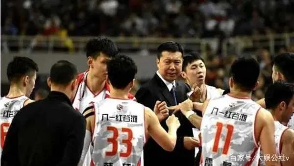 八一男篮退出CBA，球员可以转会，王治郅该怎么办？