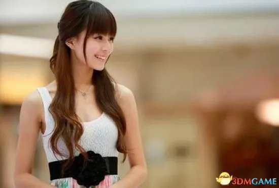 深大校花温健婷新旧照片对比：青涩退去变优雅