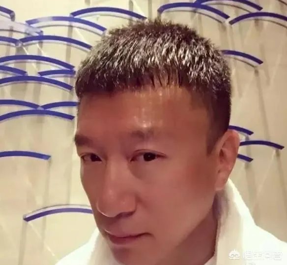 孙红雷和高晓松谁才是自拍界的第一人？谁更自恋？