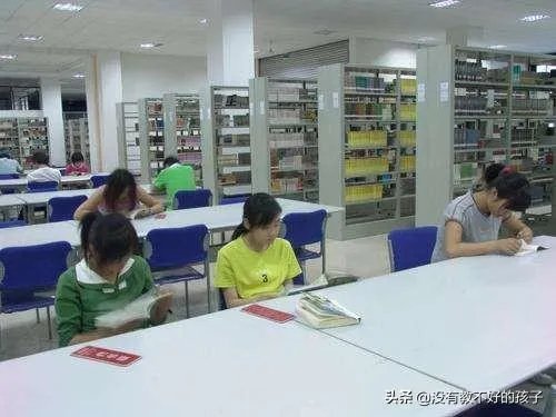 我儿子今年高考，成绩上不了本科，是去当兵好，还是报个大专学校再去当兵好？