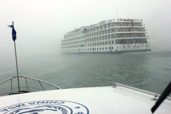 韩国客船沉没下去后，网友为什么会谴责船长？