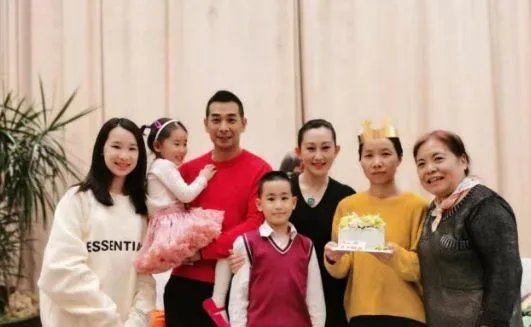 赵文卓一家为保姆庆生，为什么有些人觉得保姆比亲人还要亲？