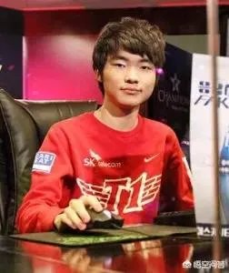 如果组建一支英雄联盟地表最强战队，哪些选手的巅峰时期能够胜任？