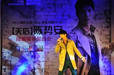 你要的不是我而是一种虚荣是哪首歌的歌词？