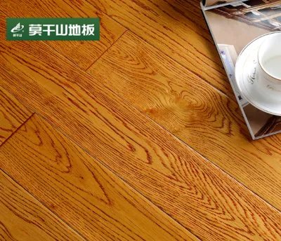 选购莫干山板材时要注意质量 采取一摸二看三闻的方法