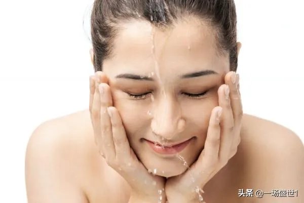 水晶眼膜怎么贴？