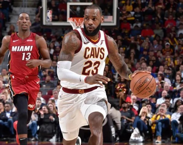 为什么会连续两天詹姆斯和浓眉哥被吹而两次t驱逐？