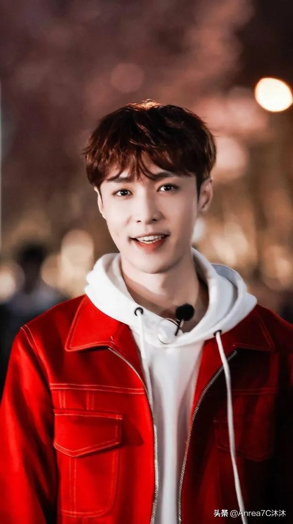 你如何看待张艺兴假唱风波？深夜小作文感动你了吗？