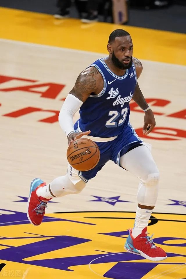詹姆斯已经承诺，洛杉矶是他最后的归宿！湖人会为他树立雕像吗？