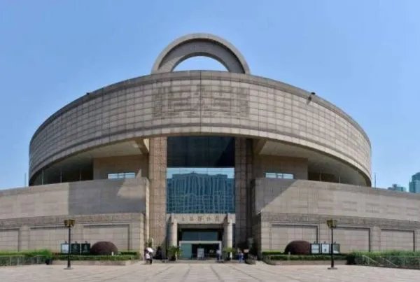 上海历史博物馆和上海博物馆的区别在哪，为什么还分开在人民广场的南侧和北侧