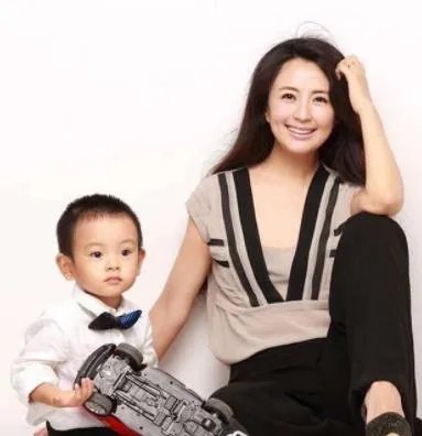 杨童舒的老公到底是谁呀,杨童舒多少岁了