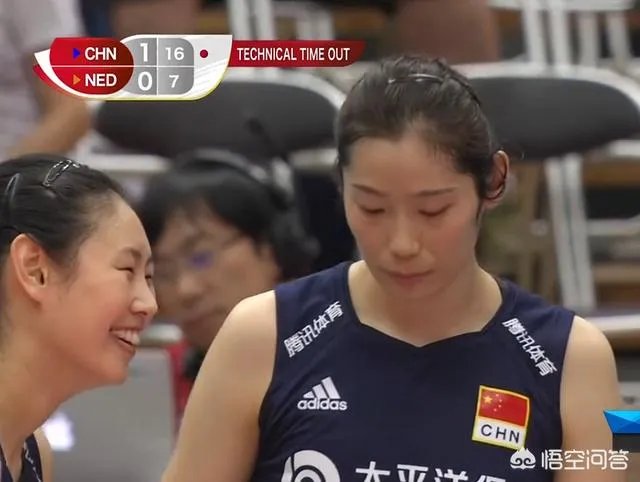 女排战胜荷兰获九连胜，但为何比赛中朱婷怒吼队友，赛后全队没有庆祝，当时发生了什么？